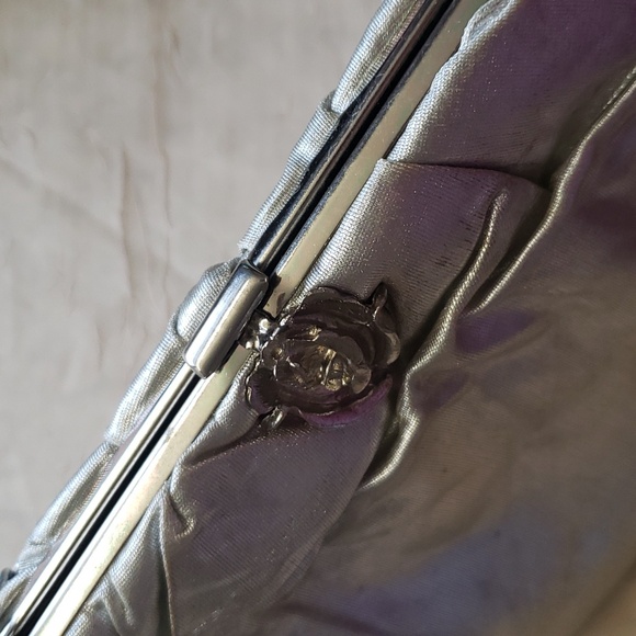 Vintage Beautiful Silver Clutch Evening Bag. - Picture 4 of 13